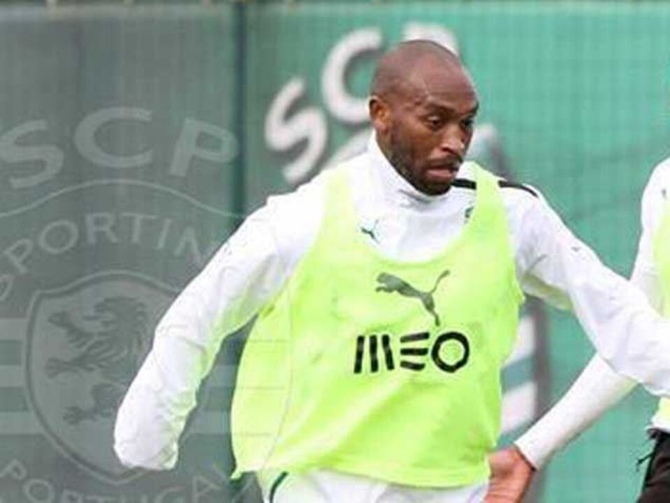Shikabala sai lesionado no embate com o Tondela