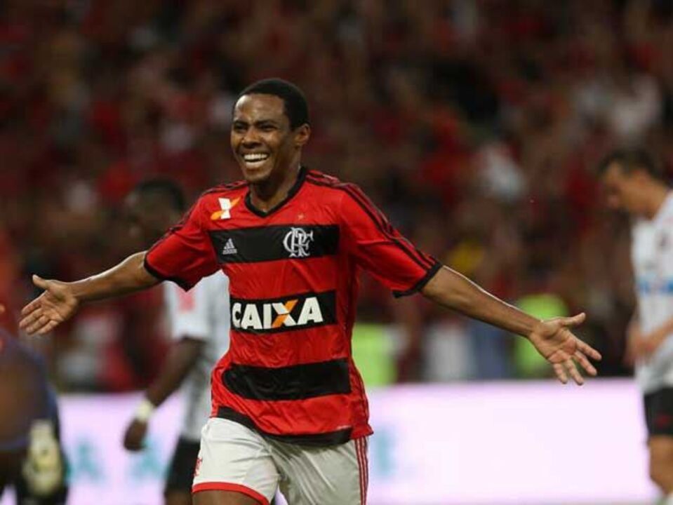 Chegada de Elias complica... saída