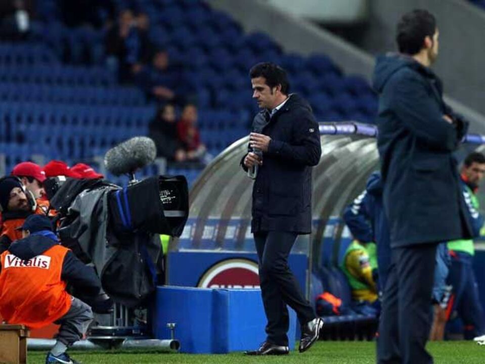 Marco Silva aplaudido pelos adeptos portistas