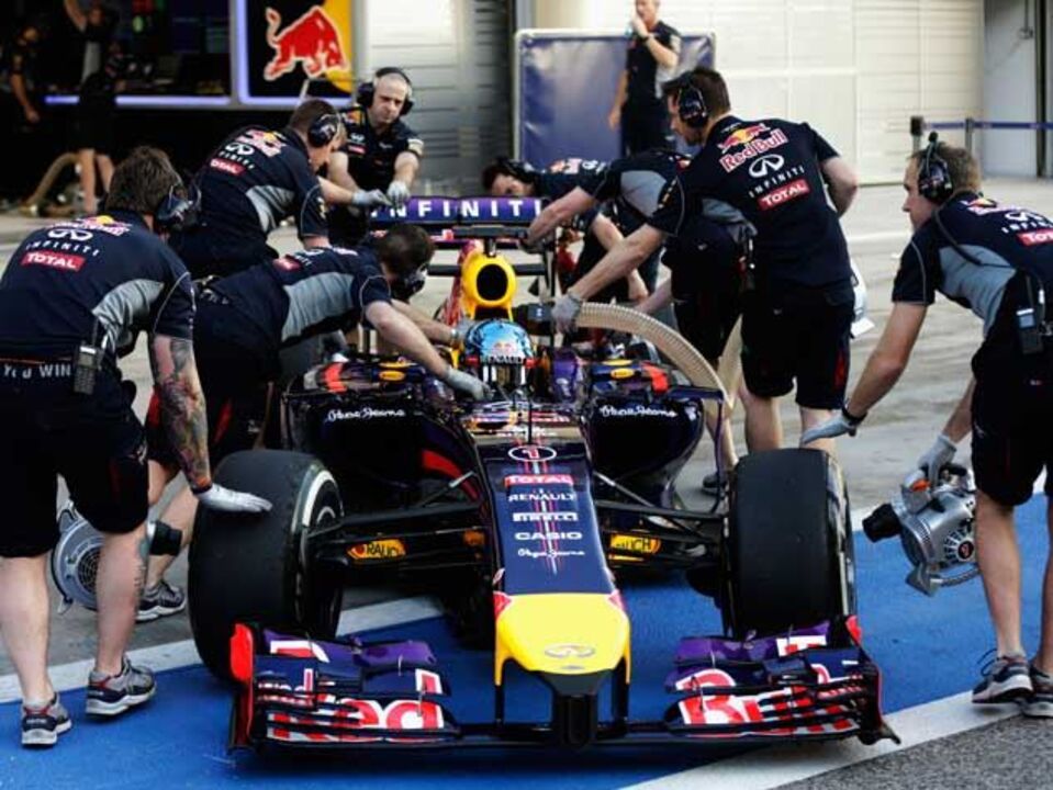 Red Bull luta para transformar "flop" RB10 num vencedor
