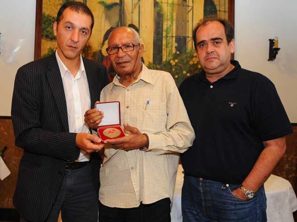 A homenagem do "jornal de sempre" de Coluna 