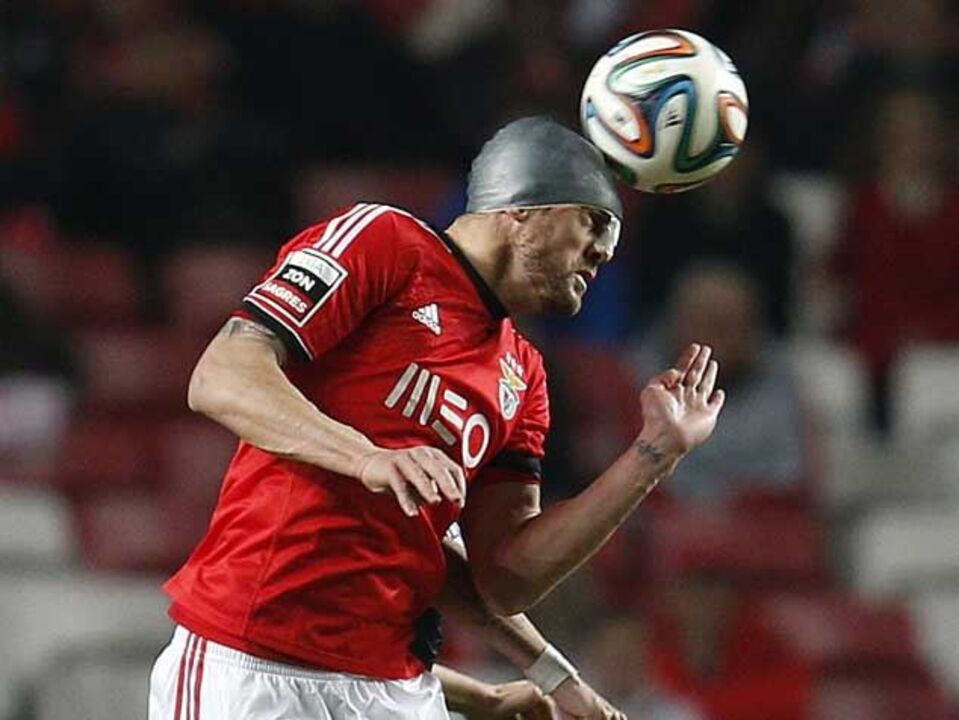 Jardel levou 18 pontos na testa e no nariz