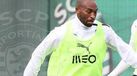 Shikabala sai lesionado no embate com o Tondela