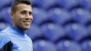 Otamendi: «Feliz por vestir a mesma camisola que Kempes, Ayala e Aimar»