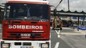 Um morto em acidente nas portagens de Alverca