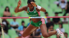 Eleonor Tavares bate recorde nacional do salto com vara