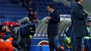 Marco Silva aplaudido pelos adeptos portistas