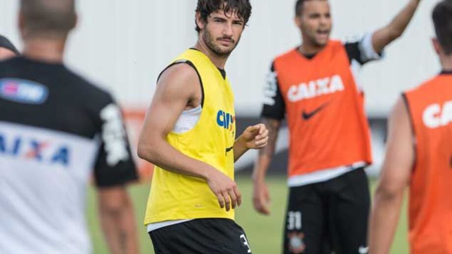 Corinthians vai trocar Alexandre Pato por Jadson