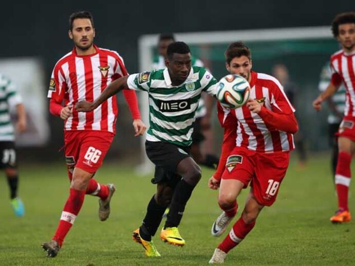 Desp. Aves-Sporting B: Nulo atrasa avenses na luta