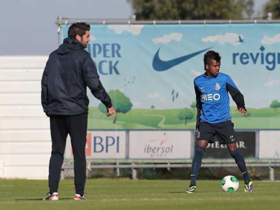 Kelvin regressa aos convocados 