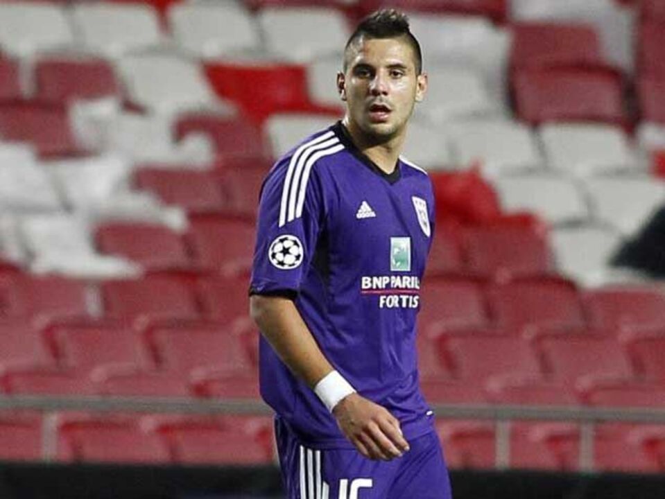 Dragões continuam interessados em Mitrovic