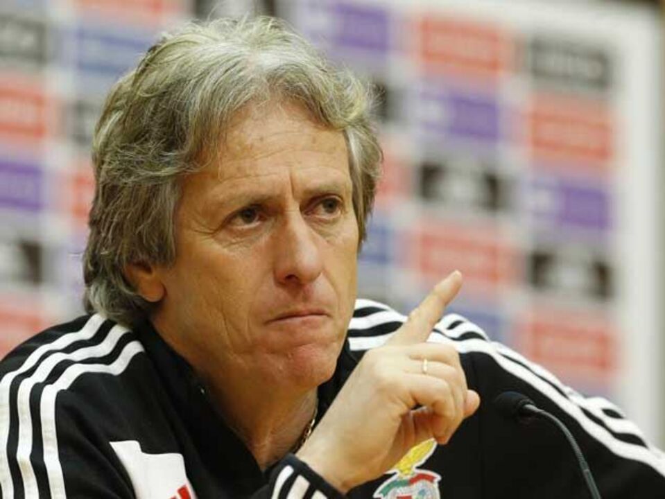 Jesus não descarta Garay e Amorim para receção ao Estoril