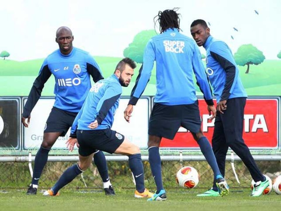 Mangala e Jackson de regresso aos treinos