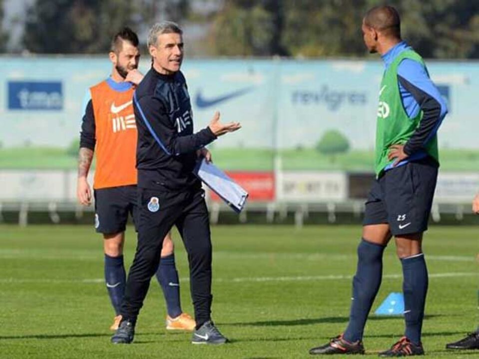 Luís Castro: «Jogo não se ganha só com o coração»