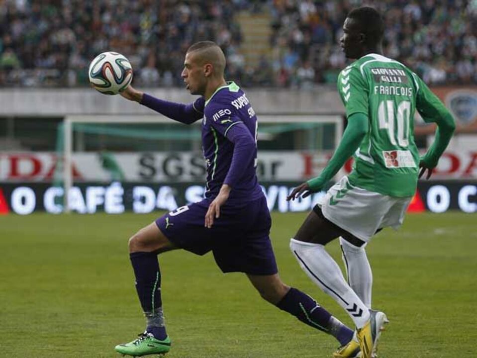 À procura de Slimani