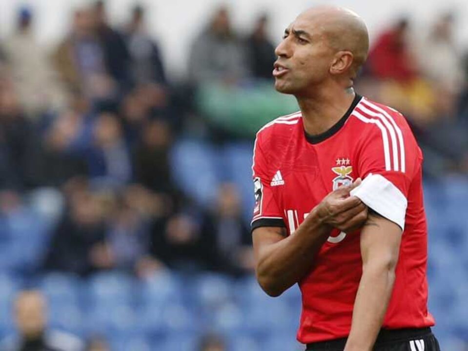 Cabeça de Luisão volta a ser decisiva