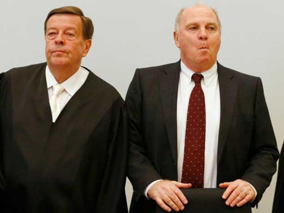 Uli Hoeness condenado a três anos e meio de prisão