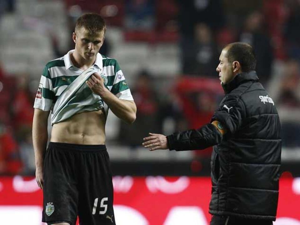 Dier substitui Maurício no clássico