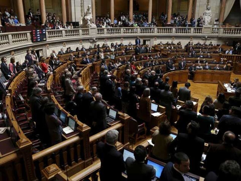 Projeto do PS sobre coadoção por casais homossexuais chumbado 