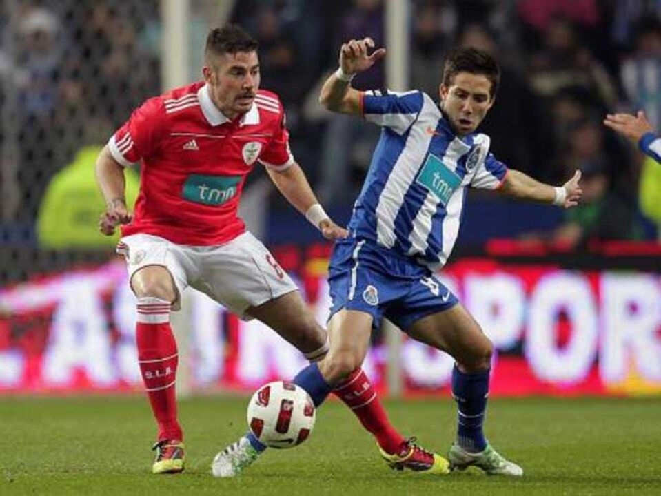 FC Porto-Benfica em duelo a lembrar "meias" de 2010/11