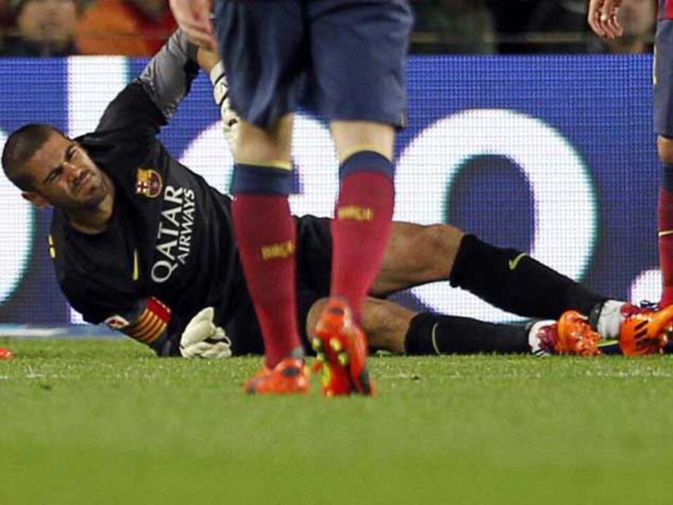 Valdés vai parar 6 meses e não joga mais pelo Barcelona