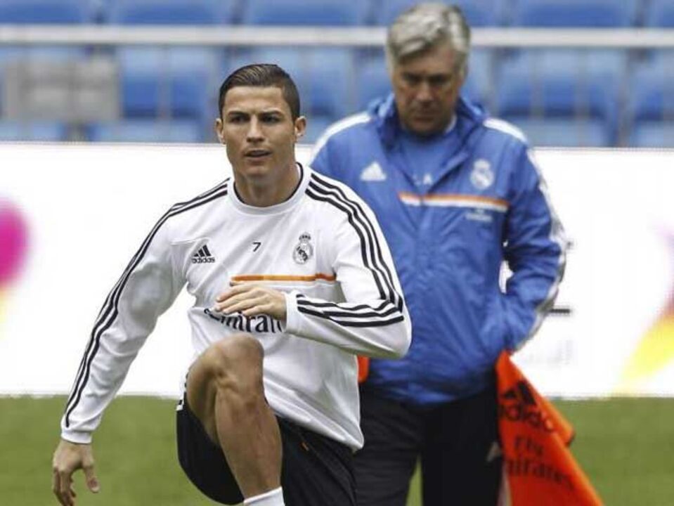 Ancelotti chama Ronaldo e minimiza lesão
