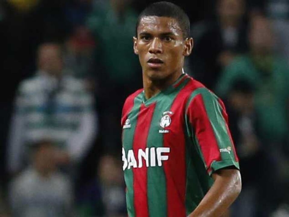 Leão pisca o olho a quem já lhe deu alegrias 