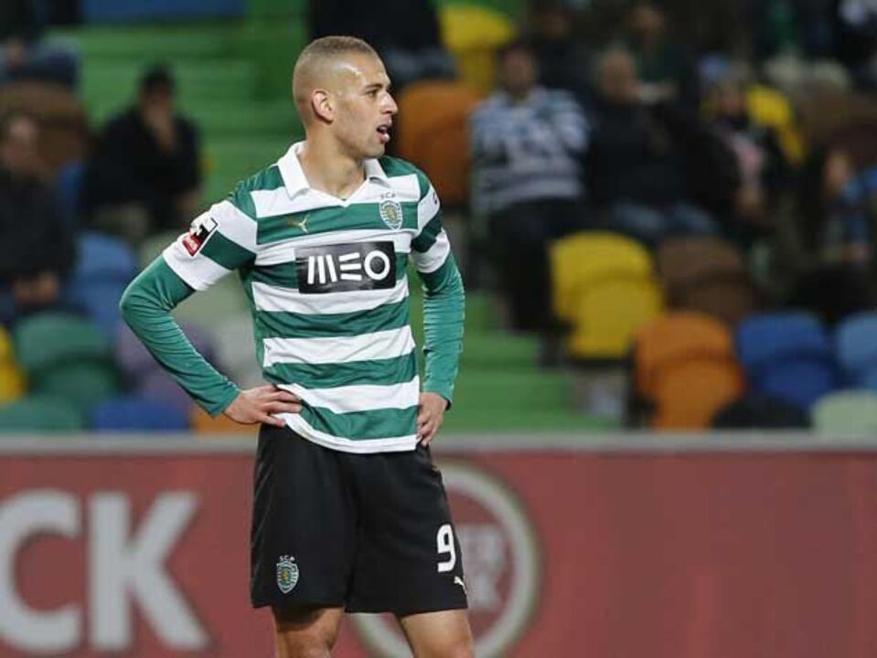 Slimani enfrenta perigo amarelo