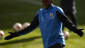 Mangala regressa aos convocados 