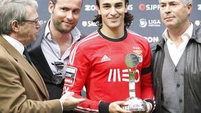 Lazar Markovic recebe prémio