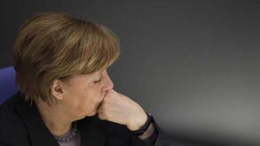 Angela Merkel respeita decisão de Uli Hoeness