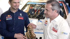 Peugeot com Carlos Sainz e Cyril Despres no Dakar'2015