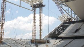 Trabalhador gravemente ferido após queda na Arena Corinthians