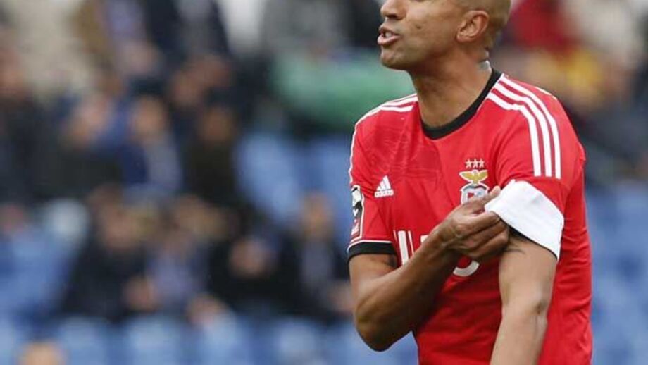 Cabeça de Luisão volta a ser decisiva