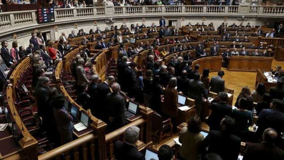 Projeto do PS sobre coadoção por casais homossexuais chumbado 