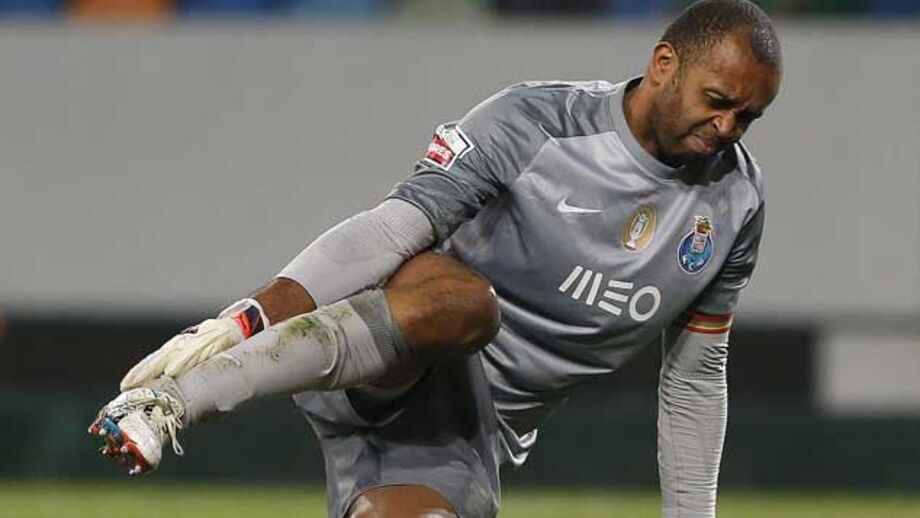Helton vai ser operado e pára vários meses