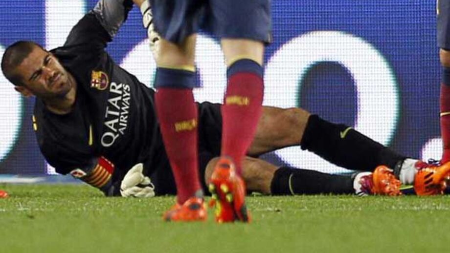 Valdés vai parar 6 meses e não joga mais pelo Barcelona