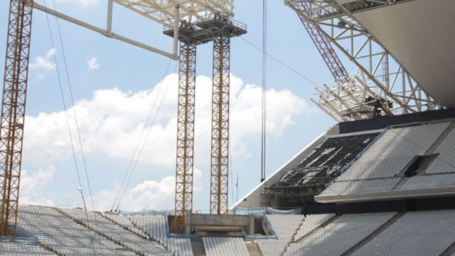 Trabalhador ferido após queda na Arena Corinthians