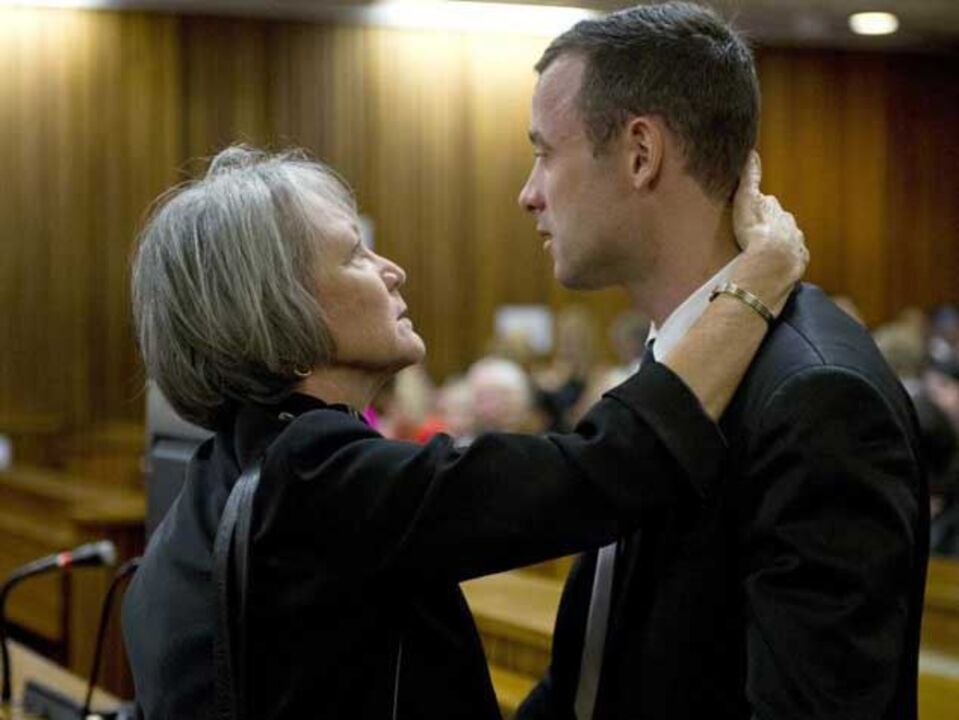 Pistorius: «Apenas estava a tentar proteger a Reeva» 