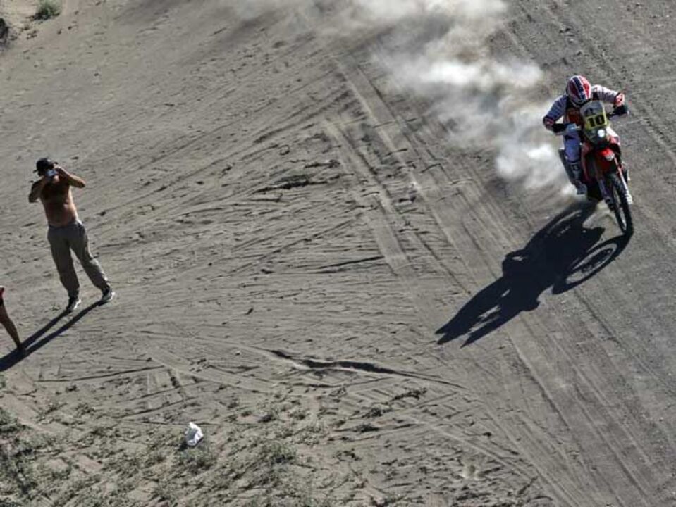 Abu Dhabi Desert Challenge: Paulo Gonçalves ataca liderança