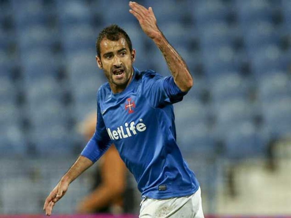 Tiago Caeiro acaba época