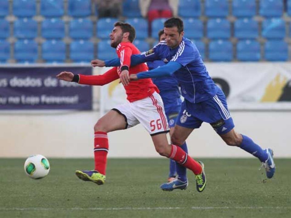 Benfica B-Feirense, 0-2: Águia derrotada em casa