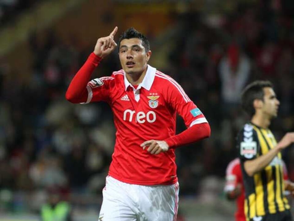 Cardozo é sinónimo de vitória em Aveiro