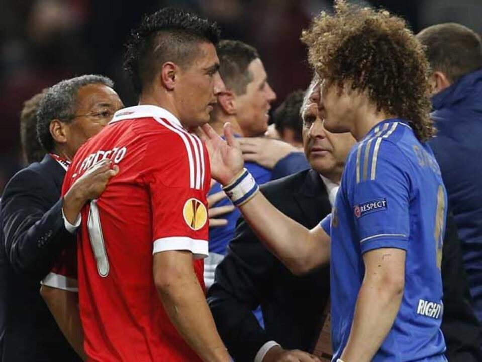 David Luiz, Ramires, Javi e Simão dão os parabéns à equipa