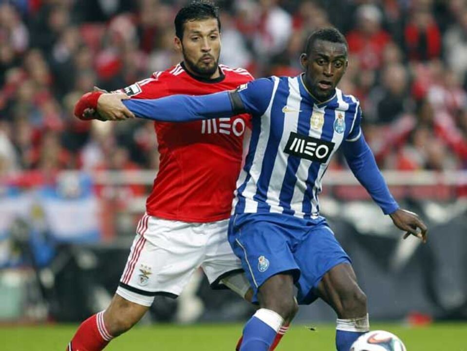 Garay e Jackson num plano superior