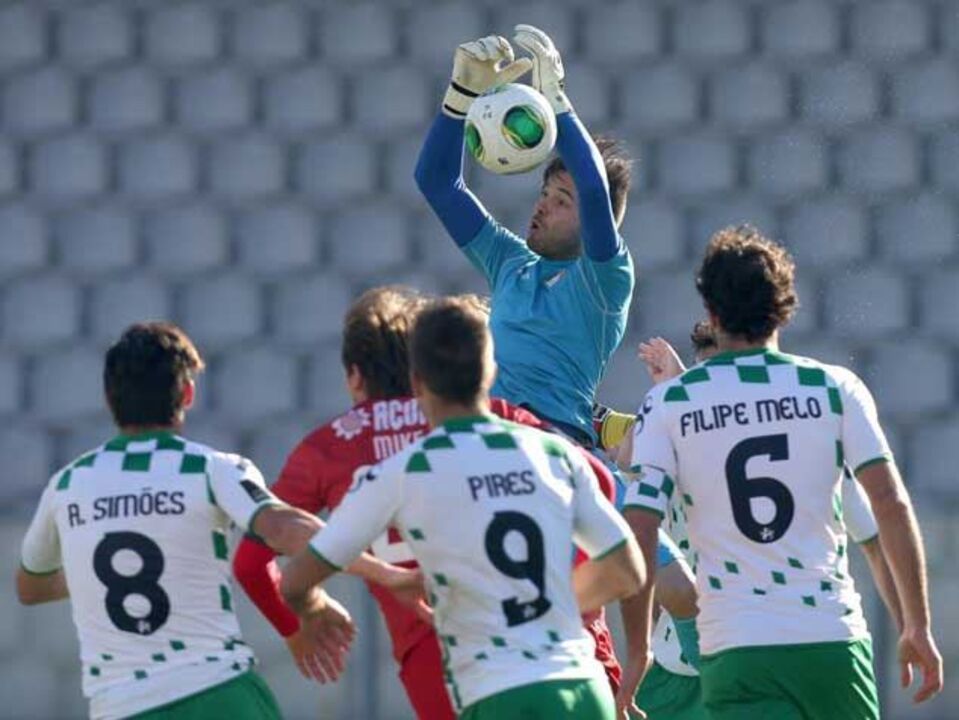 Santa Clara-Moreirense adiado para 2.ª feira