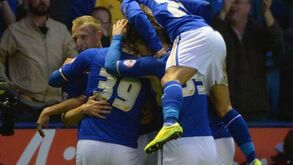 Leicester City garante subida à Premier League