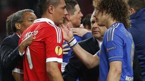 David Luiz, Ramires, Javi e Simão dão os parabéns à equipa