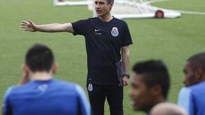 Luís Castro chama três 