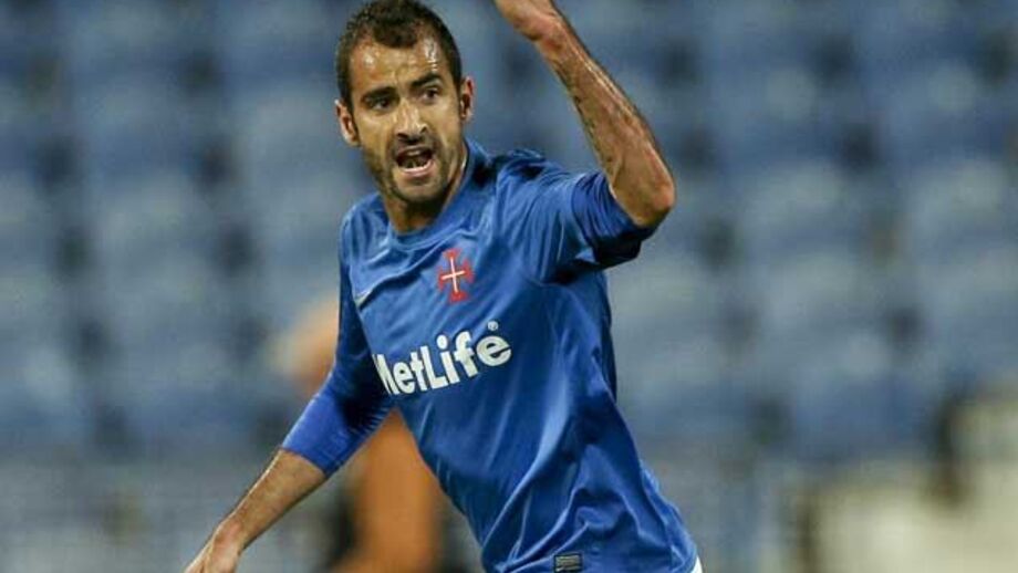 Tiago Caeiro acaba época